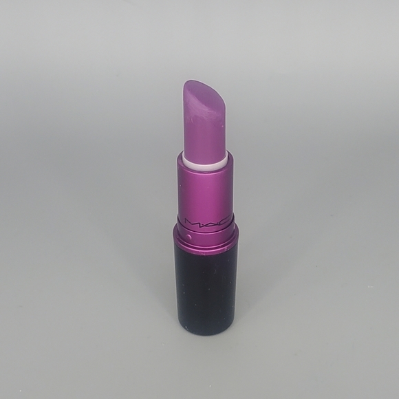 Mac Matte Heroine Lipstick - Picture 7 of 8